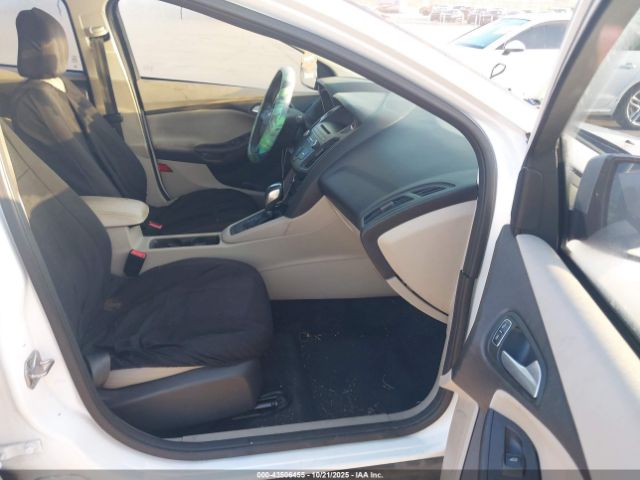 2015 FORD FOCUS 1FADP3F24FL381873 Photo 4