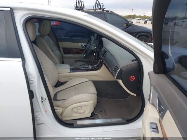 2012 JAGUAR XF SAJWA0HB6CLS53812 Photo 4