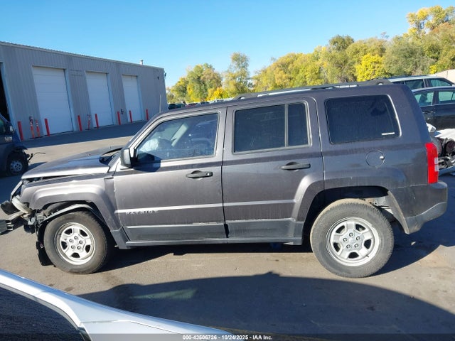 1C4NJPBB6GD808057 Jeep Patriot Sport