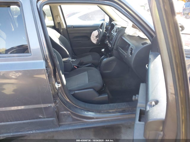 1C4NJPBB6GD808057 Jeep Patriot Sport