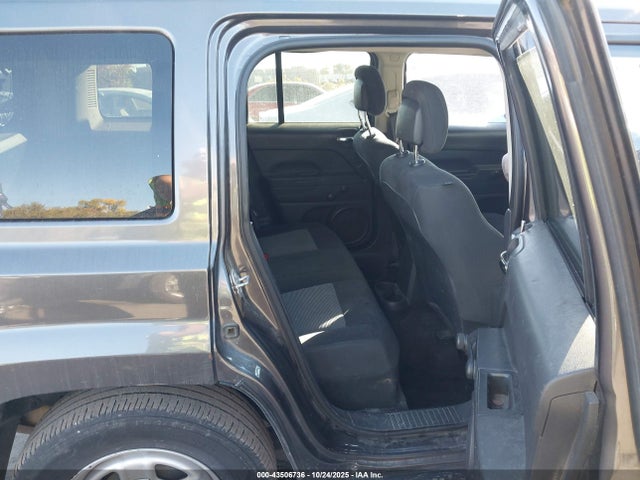 1C4NJPBB6GD808057 Jeep Patriot Sport