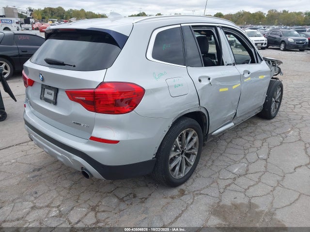 2019 BMW X3 5UXTR9C56KLD99174 Photo 3