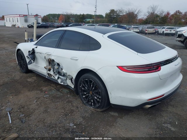 2017 PORSCHE PANAMERA WP0AA2A76HL101935 Photo 2