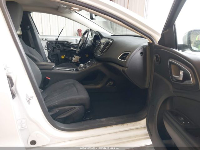 2015 CHRYSLER 200 1C3CCCAB2FN747380 Photo 4