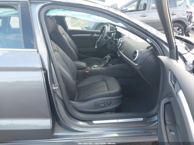 2019 AUDI A3 WAUJEGFF6KA094468 Photo 4