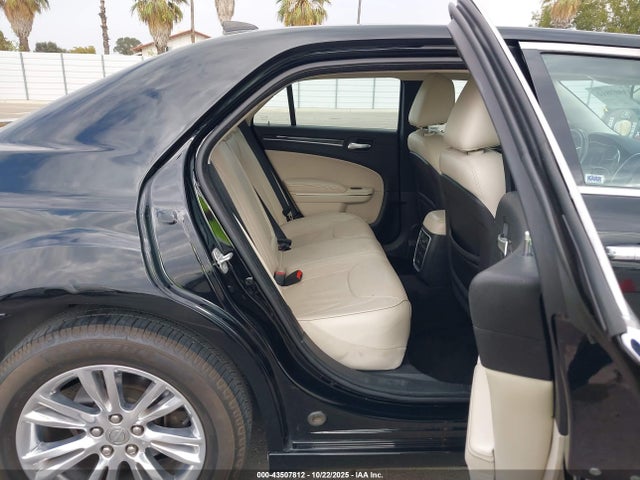 Chrysler 300C 2015 2C3CCAEG4FH766161 Image 8