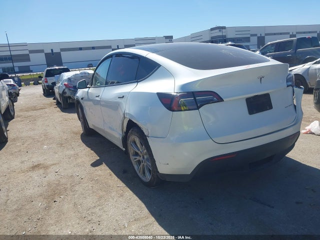 2023 TESLA MODEL Y 7SAYGDEE4PA167788 Photo 2
