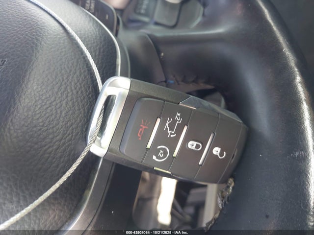 2020 RAM 1500 1C6RREJT1LN235332 Photo 10