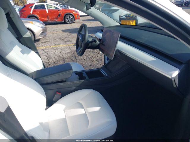 2021 TESLA MODEL Y 5YJYGDEE6MF244169 Photo 4