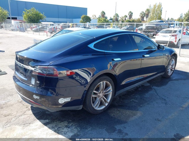 2015 TESLA MODEL S 5YJSA1H1XFFP72590 Photo 3