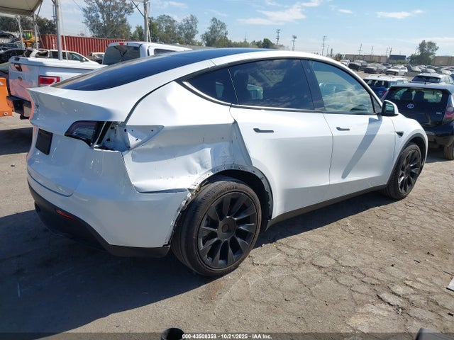 2023 TESLA MODEL Y 7SAYGDEE9PA070716 Photo 3