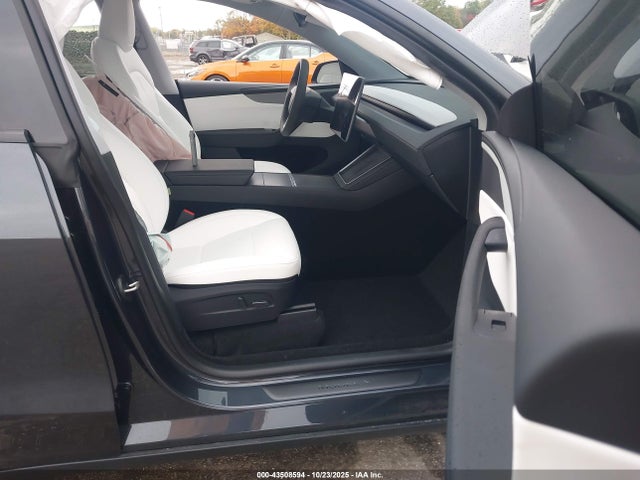 2026 TESLA MODEL Y 7SAYGDEE5TA465020 Photo 4