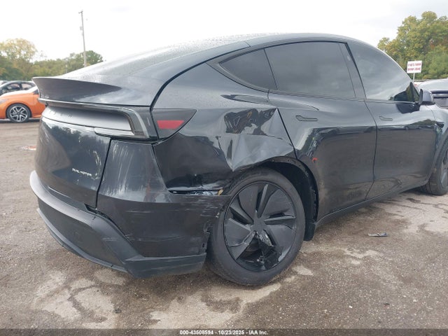 2026 TESLA MODEL Y 7SAYGDEE5TA465020 Photo 5