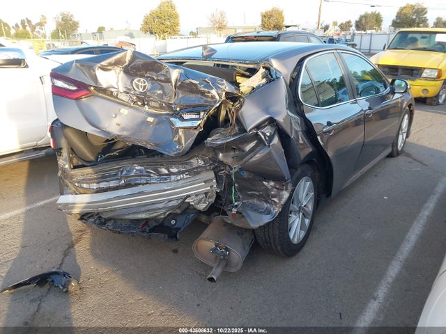 4T1C11AK8NU713899 Toyota CAMRY LE