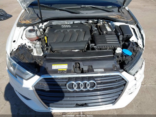 2018 AUDI A3 WAUAUGFF5J1042735 Photo 9