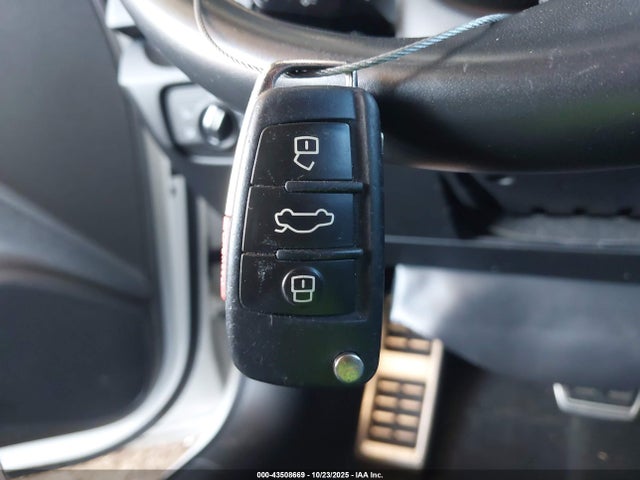 2018 AUDI A3 WAUAUGFF5J1042735 Photo 10