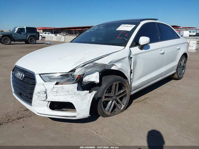 2018 AUDI A3 WAUAUGFF5J1042735 Photo 1