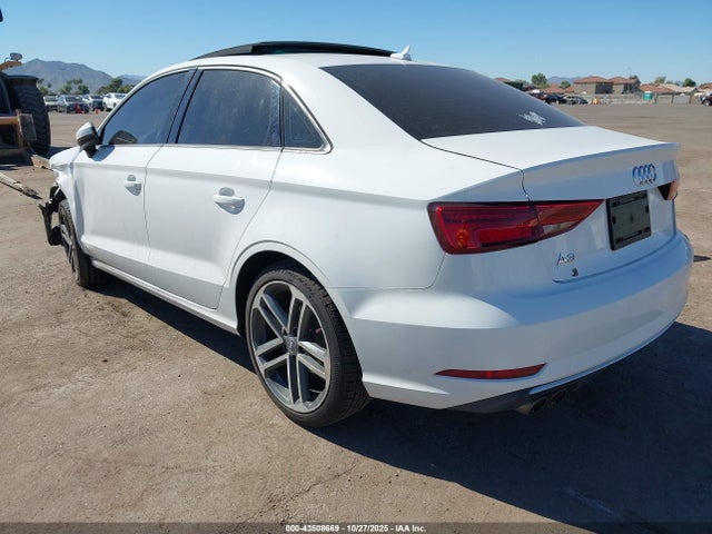 2018 AUDI A3 WAUAUGFF5J1042735 Photo 2