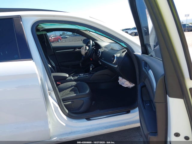 2018 AUDI A3 WAUAUGFF5J1042735 Photo 4