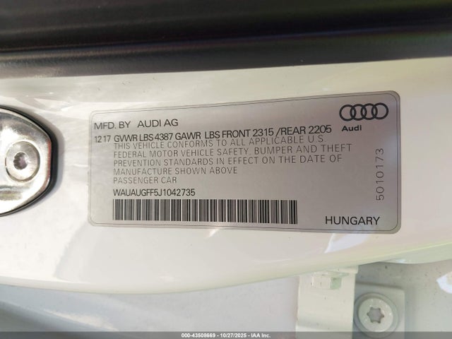 2018 AUDI A3 WAUAUGFF5J1042735 Photo 8