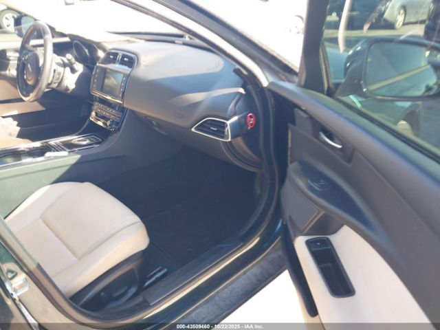 2017 JAGUAR XE SAJAD4BG3HA962052 Photo 4