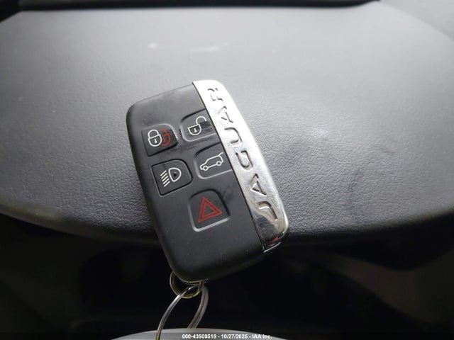 2017 JAGUAR F-PACE SADCM2BV9HA499140 Photo 10