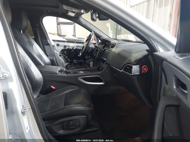 2017 JAGUAR F-PACE SADCM2BV9HA499140 Photo 4