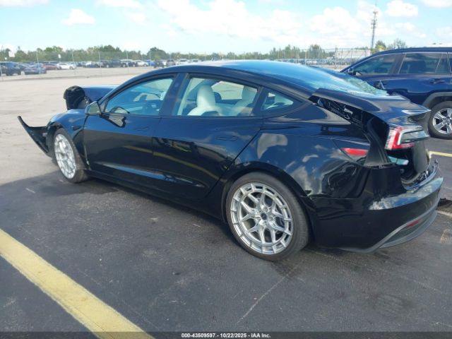 2025 TESLA MODEL 3 5YJ3E1EA2SF017733 Photo 2