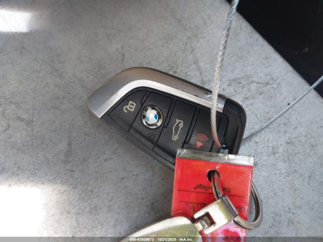 2017 BMW X1 WBXHU7C35H5H33042 Photo 10