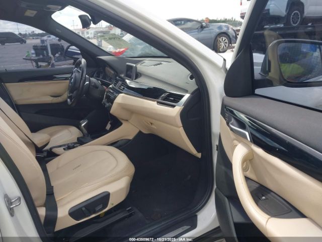 2017 BMW X1 WBXHU7C35H5H33042 Photo 4