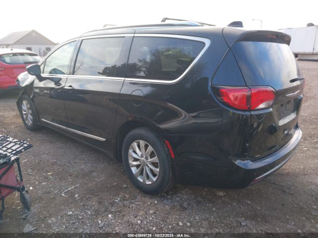 2018 CHRYSLER PACIFICA 2C4RC1BG8JR261396 Photo 2