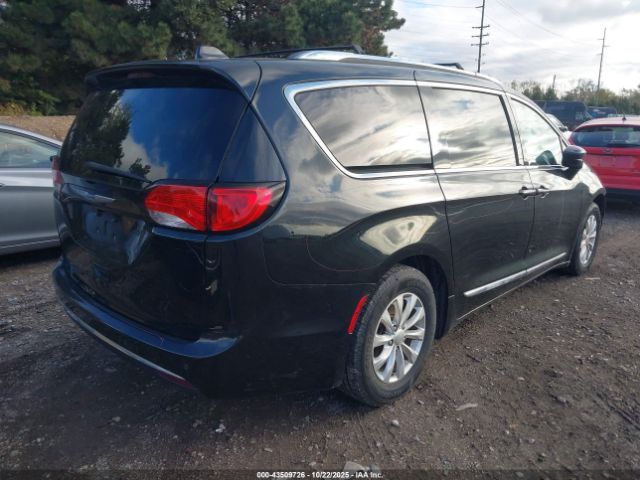 2018 CHRYSLER PACIFICA 2C4RC1BG8JR261396 Photo 3