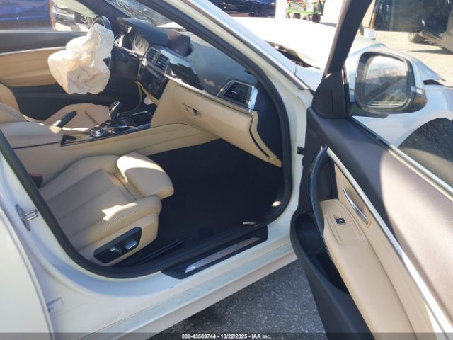 2018 BMW 330I WBA8B9C5XJAE22247 Photo 4
