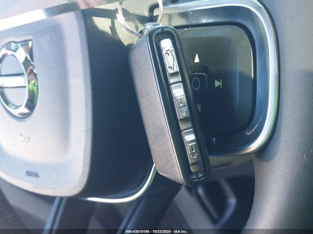 2023 VOLVO XC40 YV4L12UX2P2032232 Photo 10