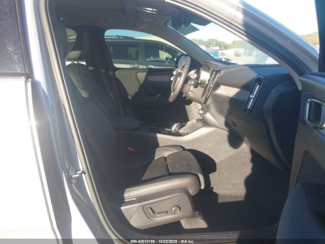 2023 VOLVO XC40 YV4L12UX2P2032232 Photo 4