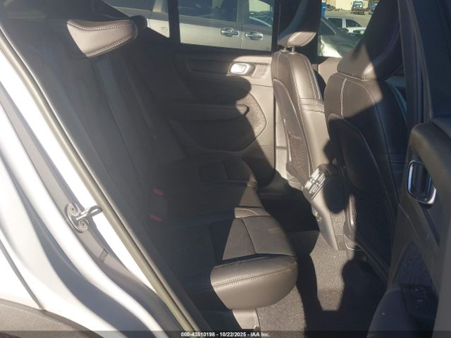 2023 VOLVO XC40 YV4L12UX2P2032232 Photo 7