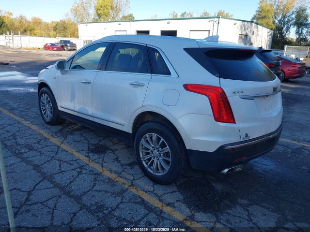 2017 CADILLAC XT5 1GYKNBRS5HZ245761 Photo 2