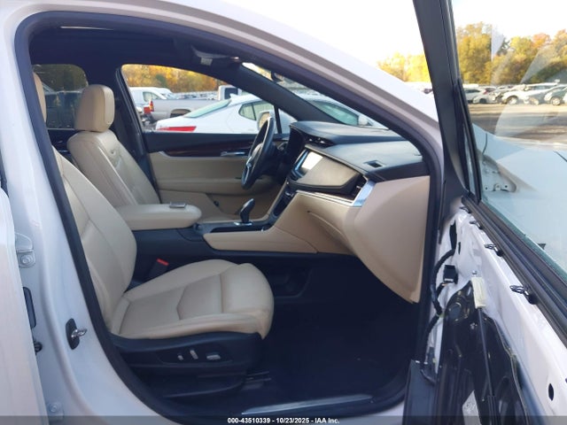 2017 CADILLAC XT5 1GYKNBRS5HZ245761 Photo 4