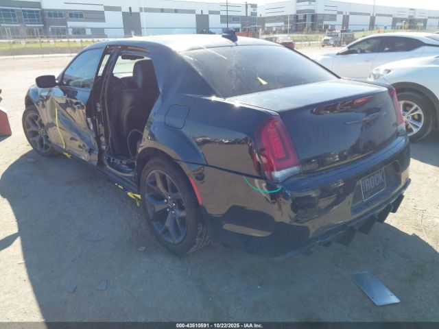 2022 CHRYSLER 300 2C3CCABG0NH228950 Photo 2