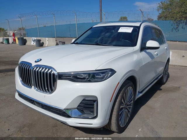 BMW X7 2019 5UXCX4C54KLS38649 Image 2