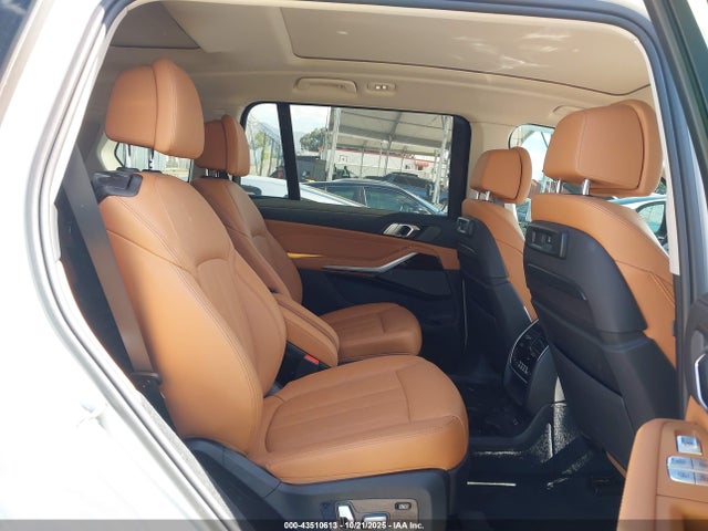 BMW X7 2019 5UXCX4C54KLS38649 Image 8