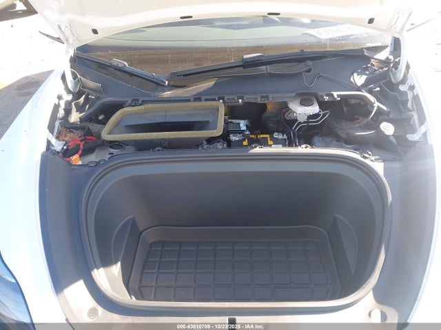 2021 TESLA MODEL Y 5YJYGDEF8MF197221 Photo 9