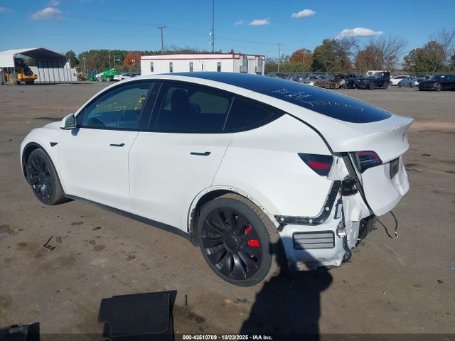2021 TESLA MODEL Y 5YJYGDEF8MF197221 Photo 2