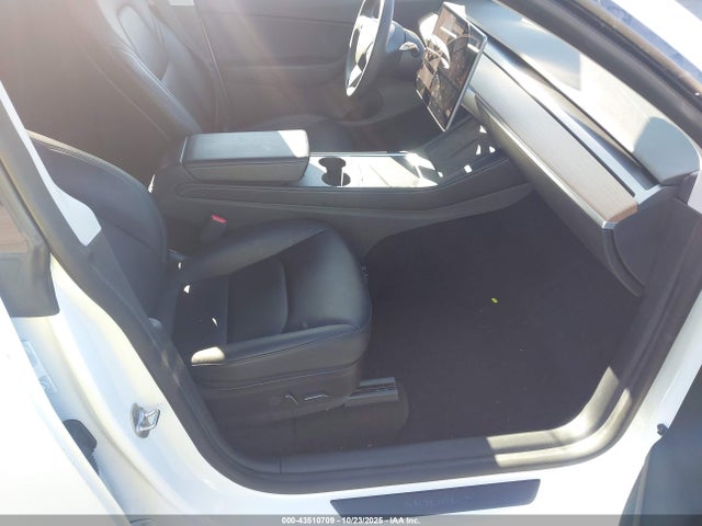 2021 TESLA MODEL Y 5YJYGDEF8MF197221 Photo 4