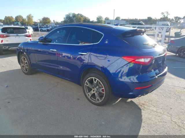 2017 MASERATI LEVANTE ZN661YUS6HX239362 Photo 2