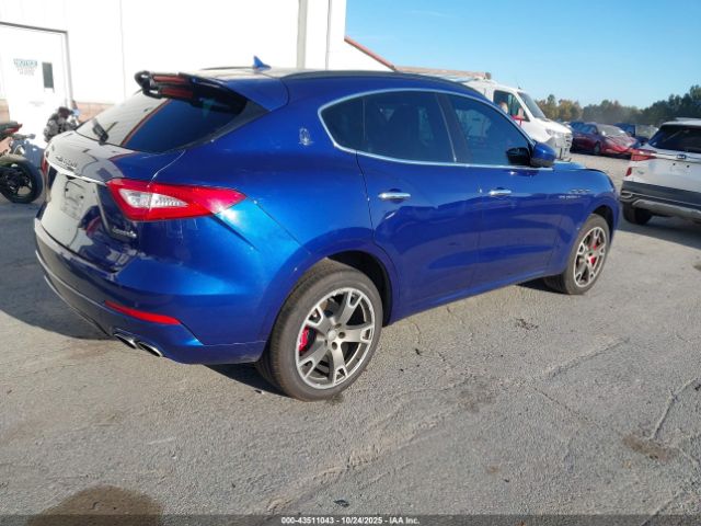 2017 MASERATI LEVANTE ZN661YUS6HX239362 Photo 3