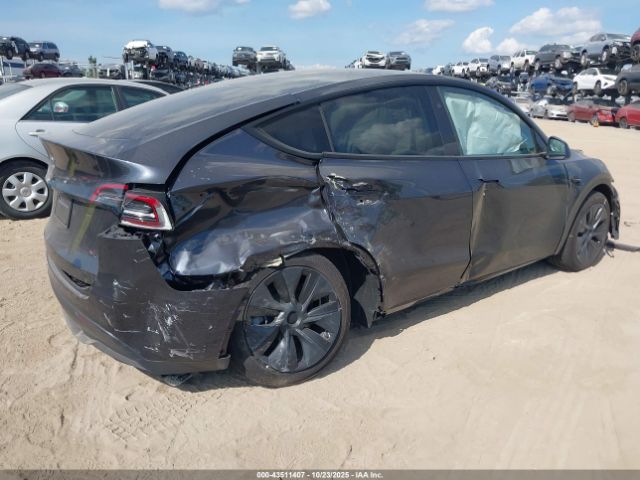 2025 TESLA MODEL Y 7SAYGDED3SA372602 Photo 3