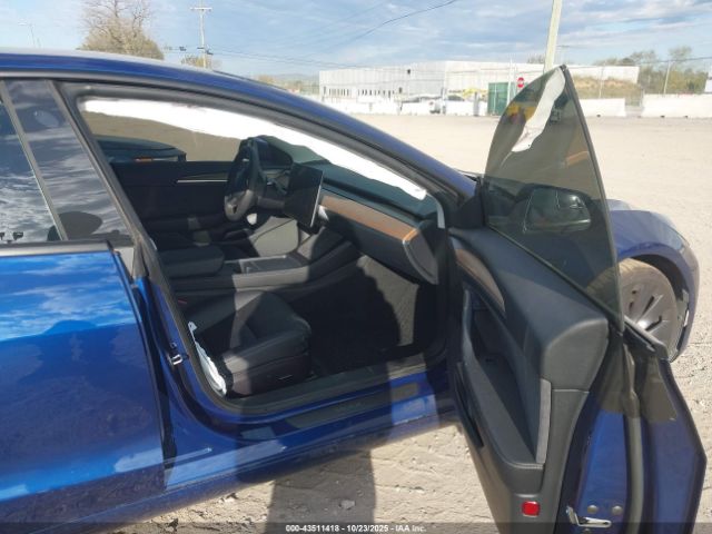 2022 TESLA MODEL 3 5YJ3E1EC4NF275631 Photo 4