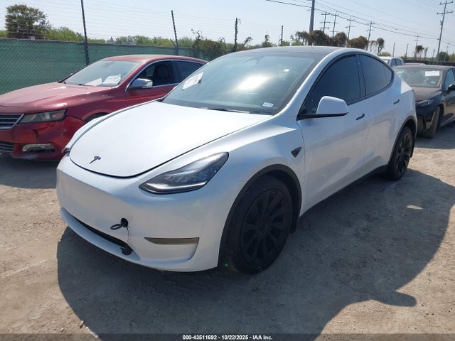 2023 TESLA MODEL Y 7SAYGDEE9PA060512 Photo 1