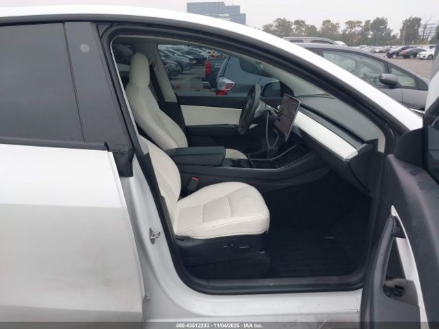 2021 TESLA MODEL Y 5YJYGDEEXMF074205 Photo 4